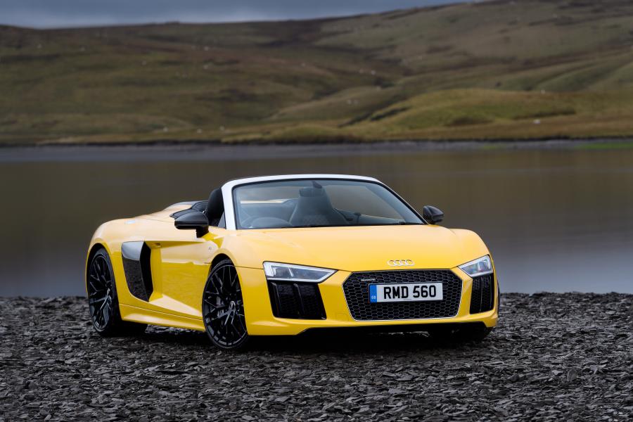  Audi R8 Spyder V10 2016 года  (UK) (фото 1 из 40)